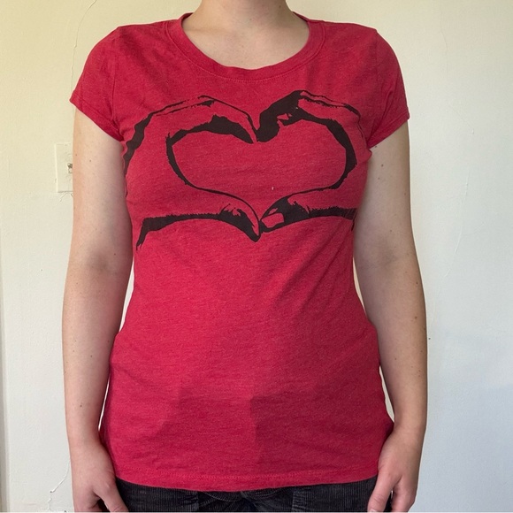 Heart Hands Graphic Tee Shirt (note flaws!) - Picture 4 of 8